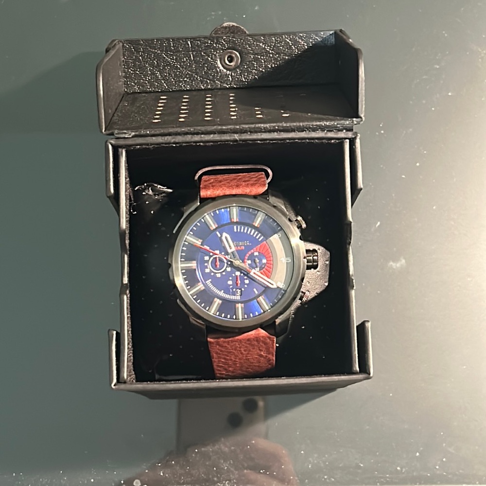 Diesel stainless steel back, leather strap, watch.